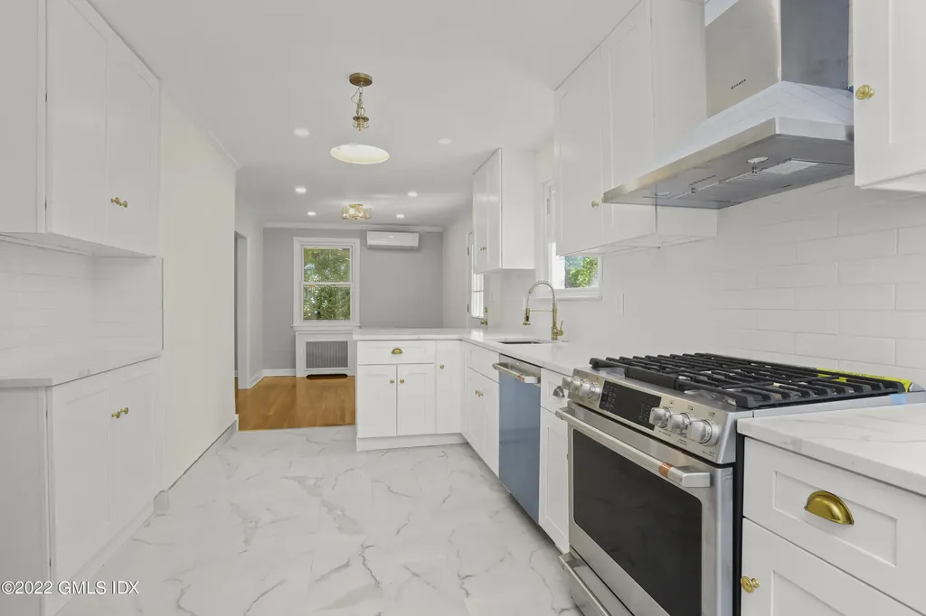 10 Macarthur Drive Old Greenwich CT 06870
