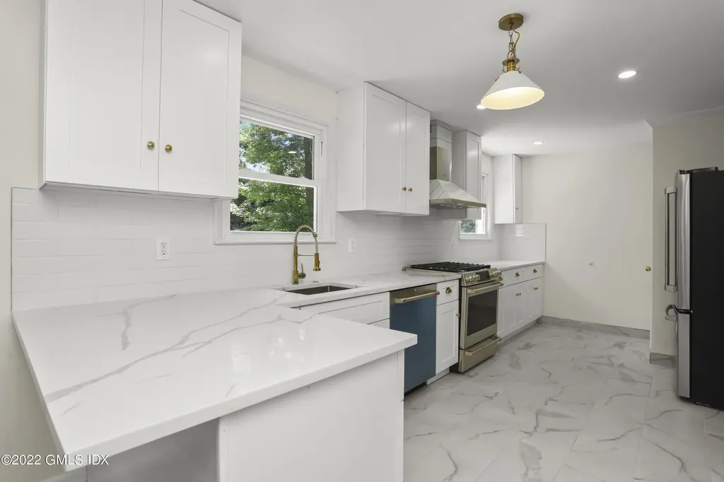 10 Macarthur Drive Old Greenwich CT 06870