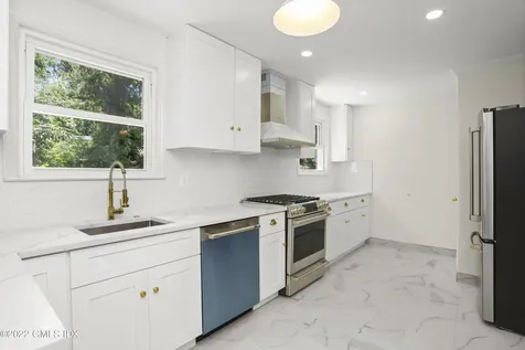10 Macarthur Drive Old Greenwich CT 06870