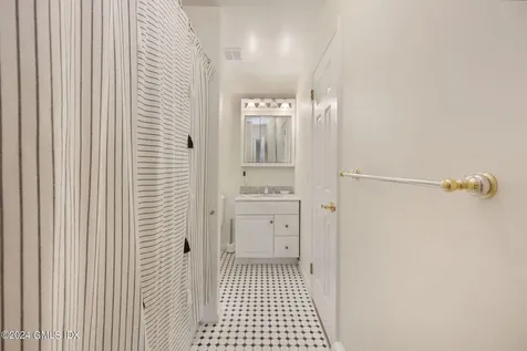 25 Center Drive Old Greenwich CT 06870