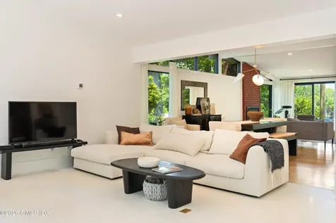 1 Crawford Terrace Riverside CT 06878