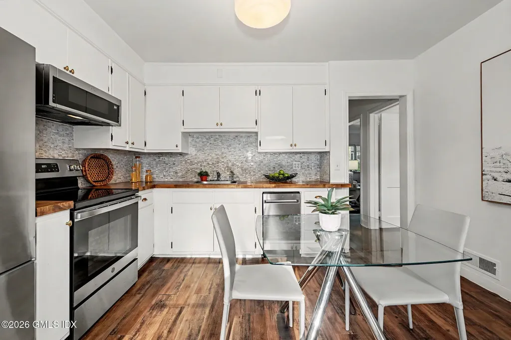 14 Spezzano Drive Riverside CT 06878