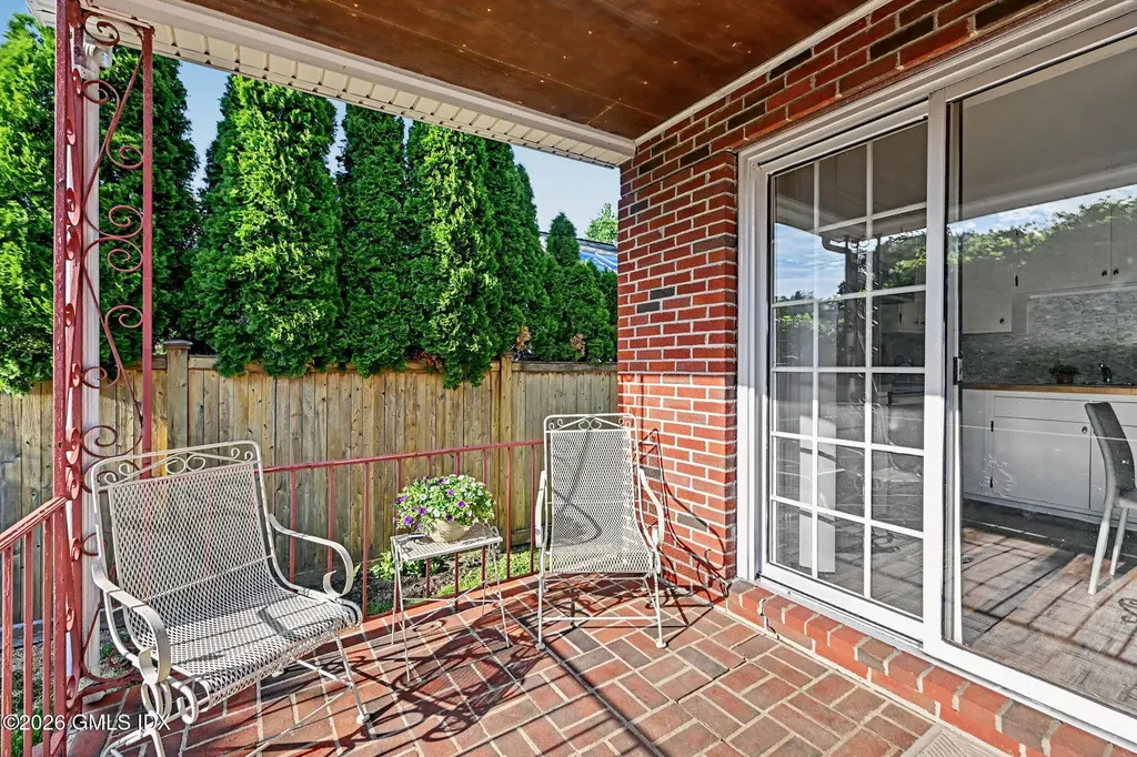 14 Spezzano Drive Riverside CT 06878