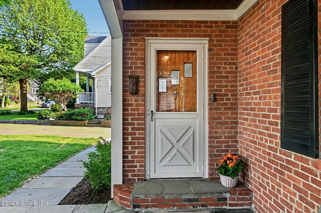 14 Spezzano Drive Riverside CT 06878