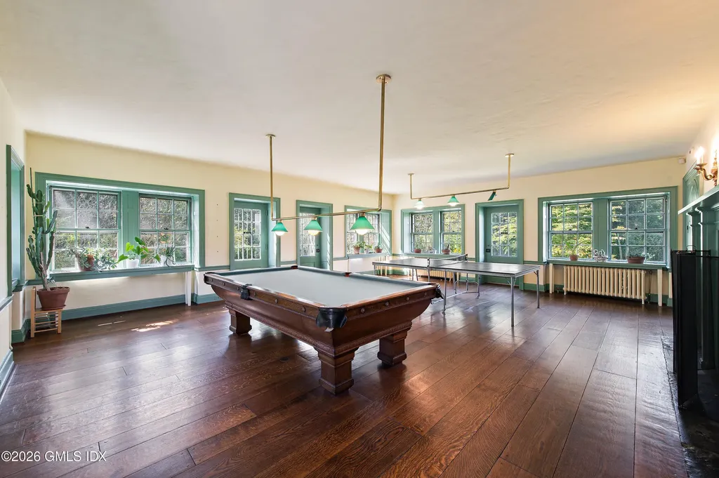 122 Round Hill Road Greenwich CT 06831