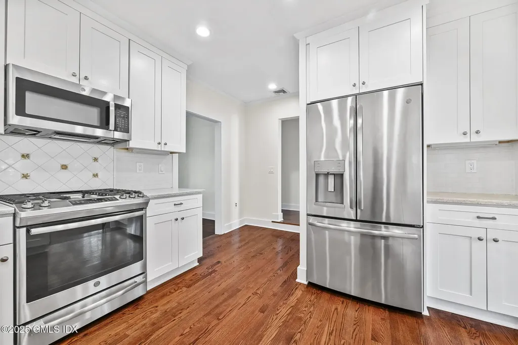 48 Rockmere Avenue Old Greenwich CT 06870