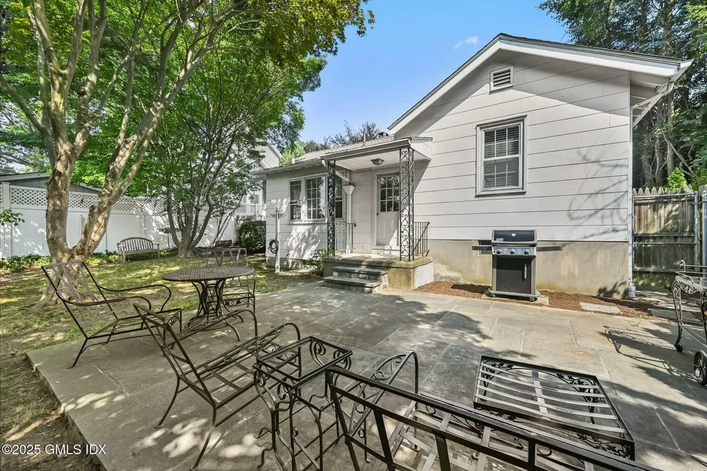 48 Rockmere Avenue Old Greenwich CT 06870
