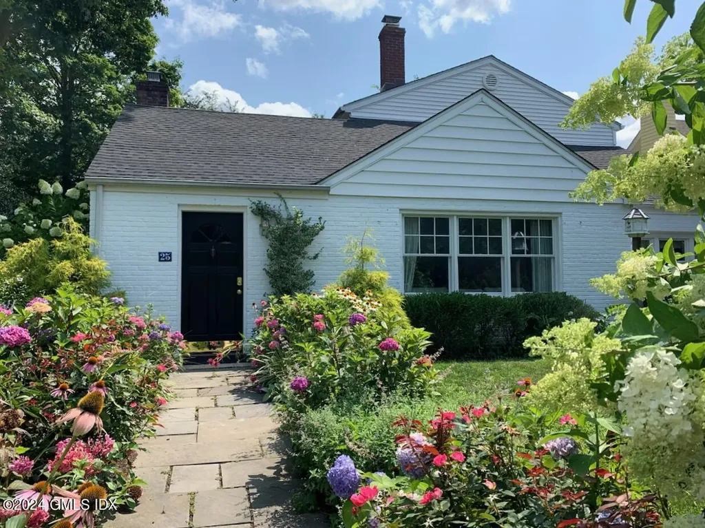 25 Arnold Street Old Greenwich CT 06870