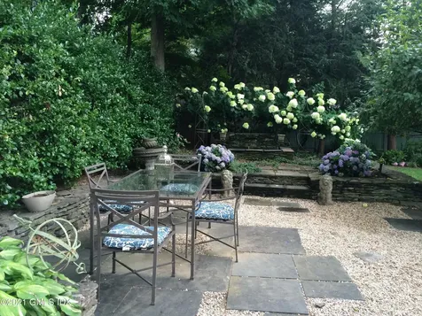 25 Arnold Street Old Greenwich CT 06870