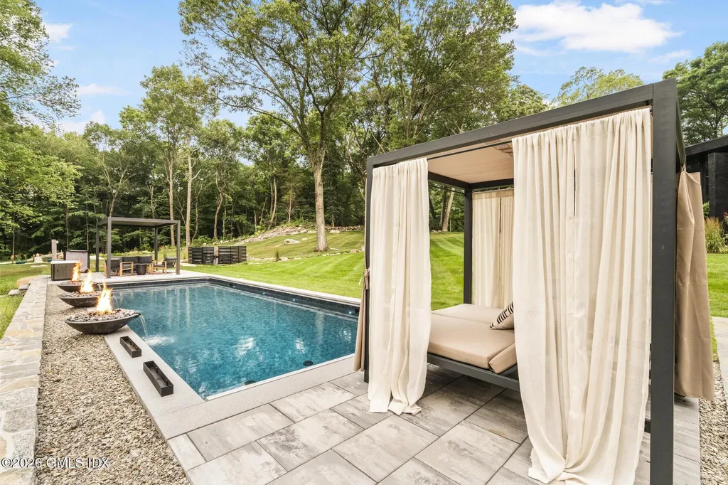 17 Pine Ridge Road Woodbridge CT 06525