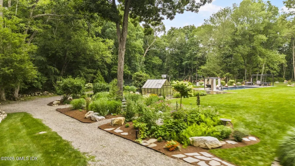 17 Pine Ridge Road Woodbridge CT 06525