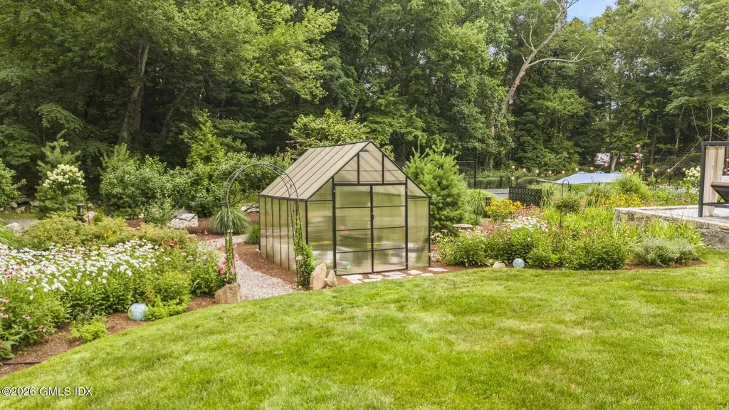 17 Pine Ridge Road Woodbridge CT 06525