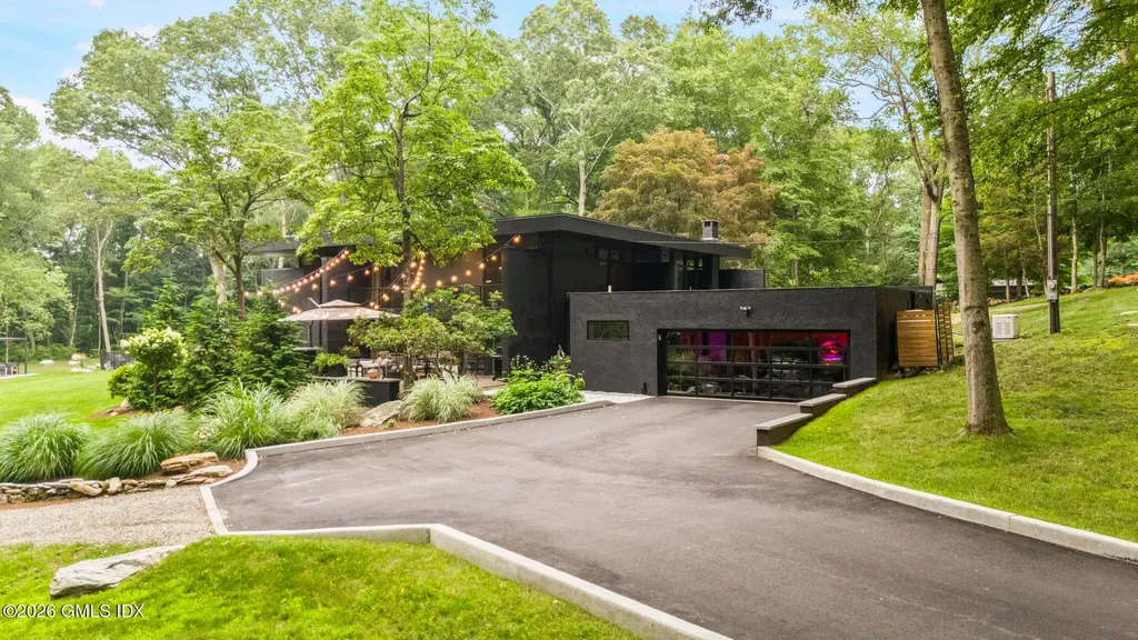 17 Pine Ridge Road Woodbridge CT 06525