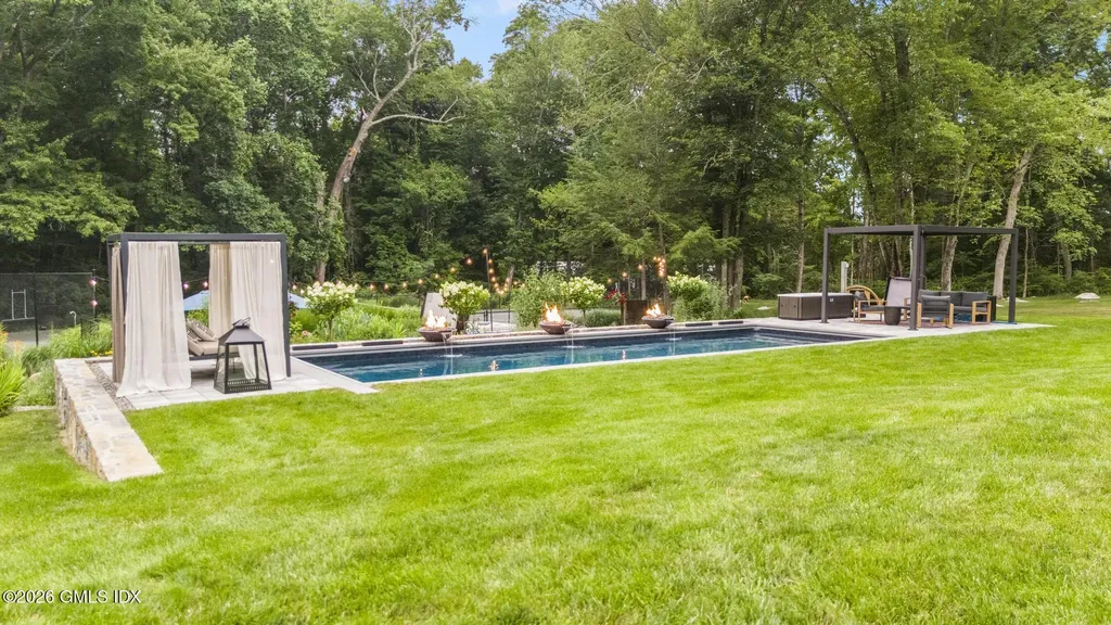 17 Pine Ridge Road Woodbridge CT 06525