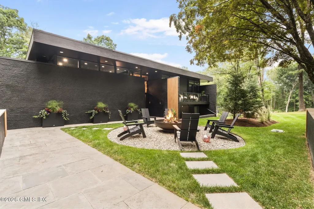 17 Pine Ridge Road Woodbridge CT 06525