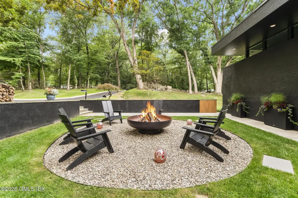 17 Pine Ridge Road Woodbridge CT 06525