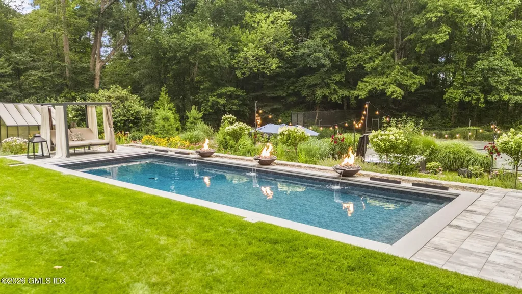 17 Pine Ridge Road Woodbridge CT 06525