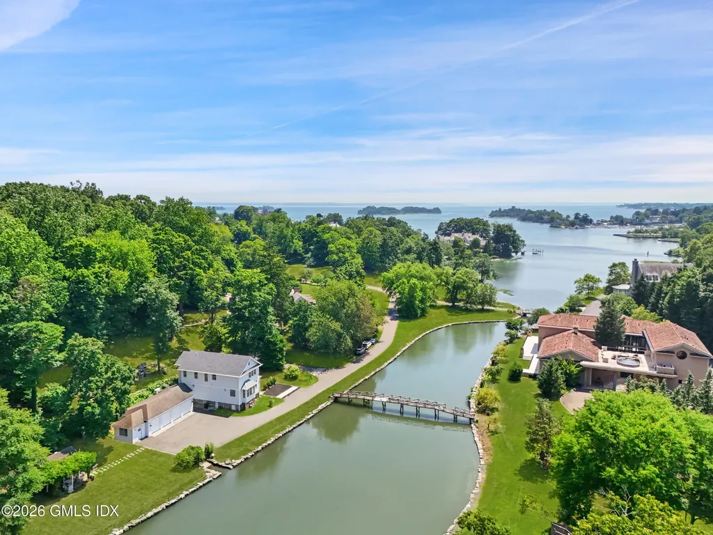 31 Meadow Wood Drive Greenwich CT 06830