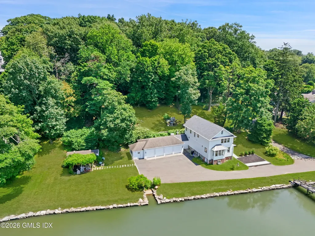 31 Meadow Wood Drive Greenwich CT 06830