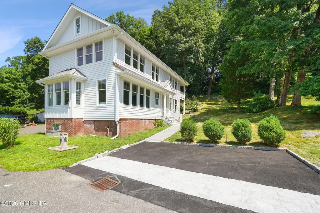 31 Meadow Wood Drive Greenwich CT 06830