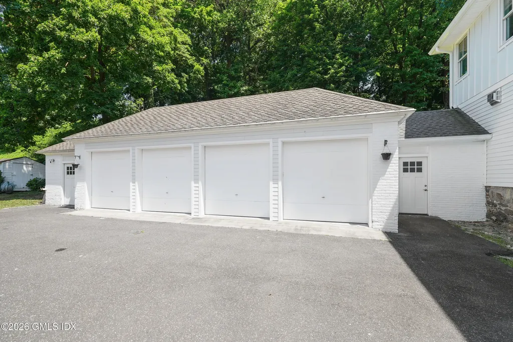 31 Meadow Wood Drive Greenwich CT 06830