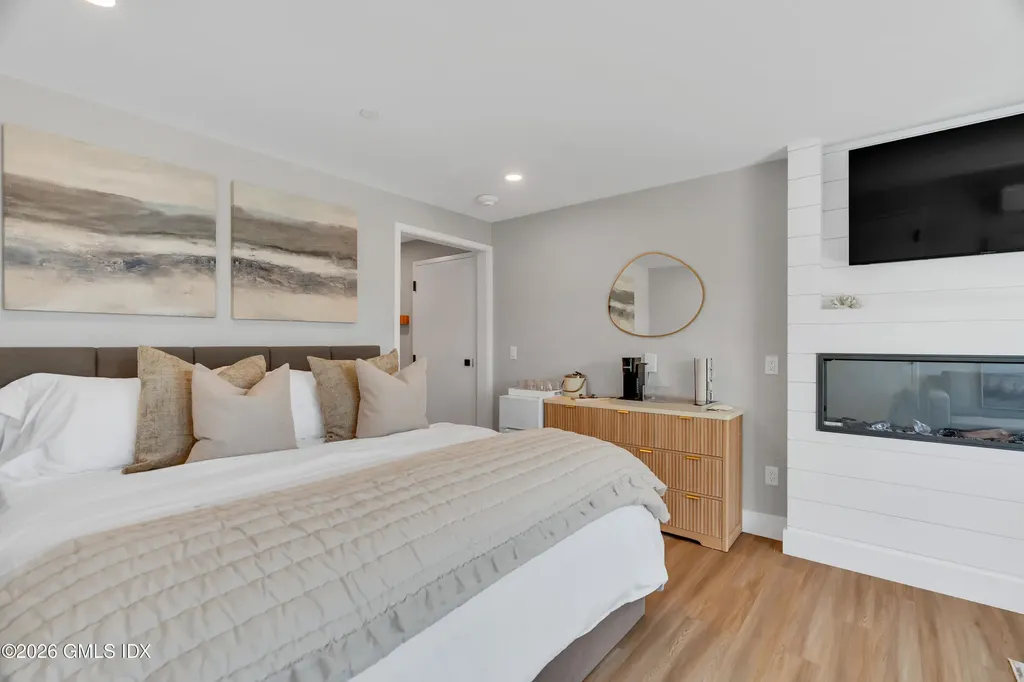 32 Broadway Avenue Stonington CT 06378