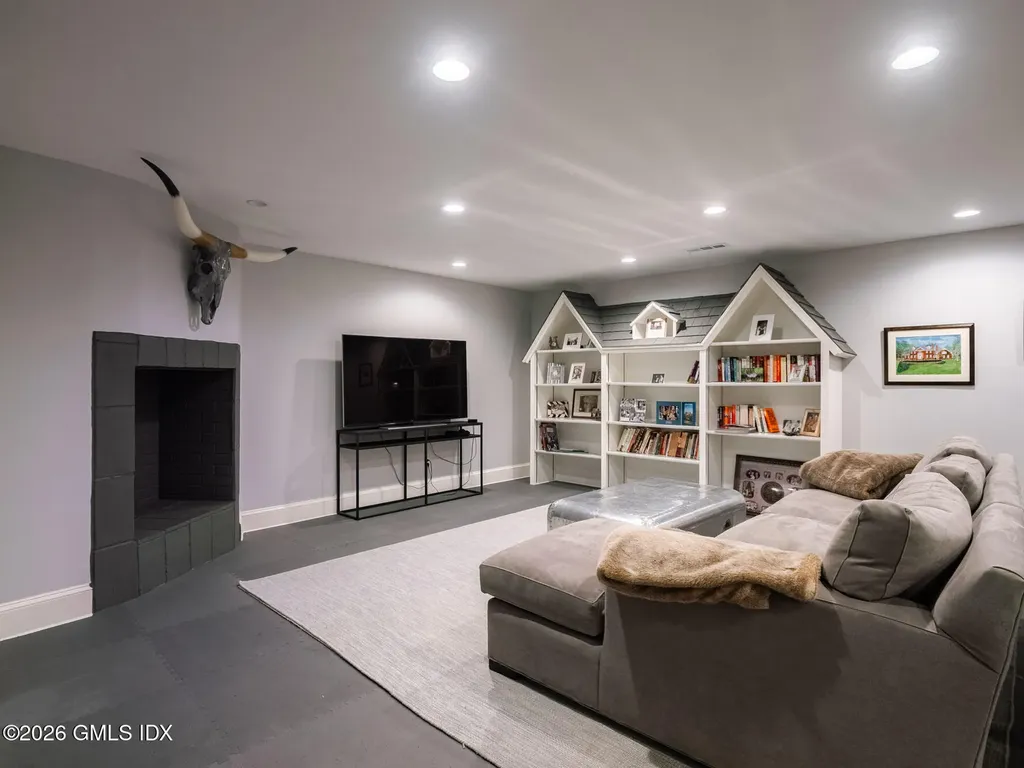23 Wyckham Hill Lane Greenwich CT 06831