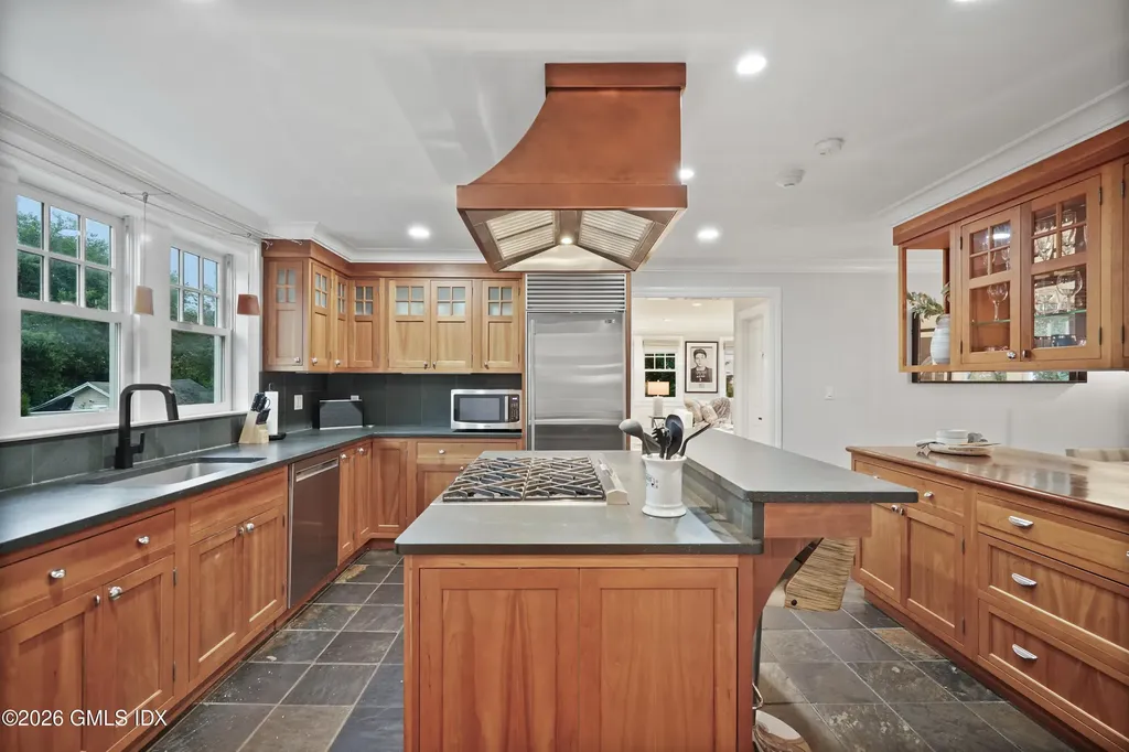 49 Riverside Avenue Riverside CT 06878