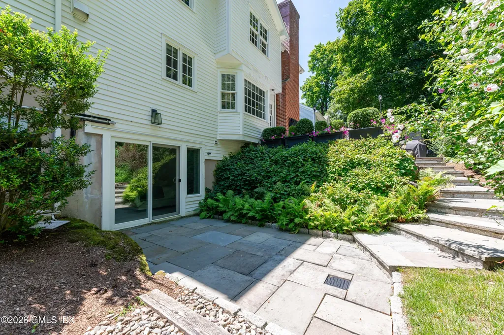 31 N Hawthorne Street Greenwich CT 06831