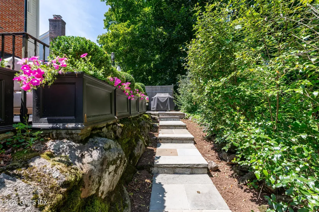 31 N Hawthorne Street Greenwich CT 06831