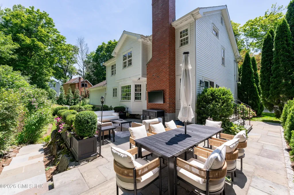 31 N Hawthorne Street Greenwich CT 06831