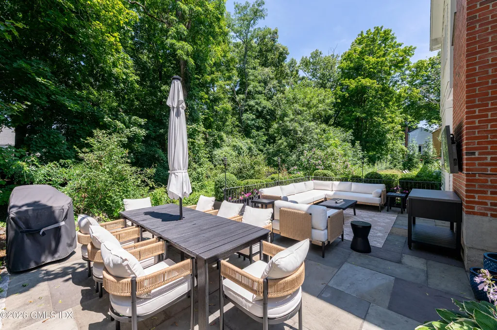31 N Hawthorne Street Greenwich CT 06831