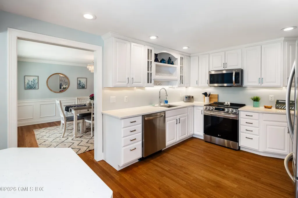 76 Comstock Hill Road New Canaan CT 06840