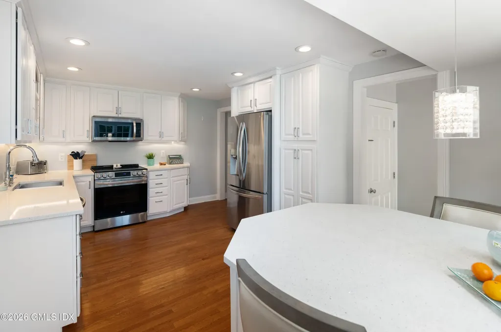 76 Comstock Hill Road New Canaan CT 06840