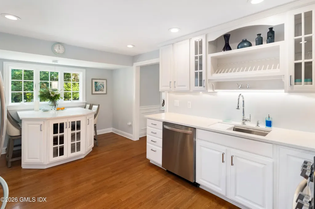 76 Comstock Hill Road New Canaan CT 06840