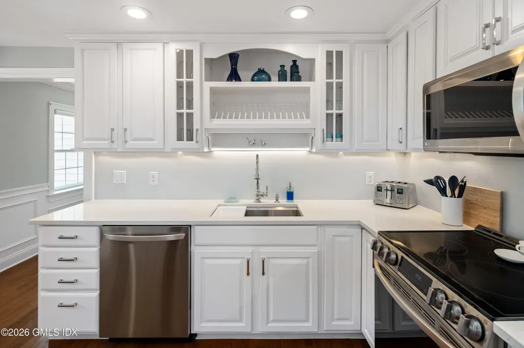 76 Comstock Hill Road New Canaan CT 06840
