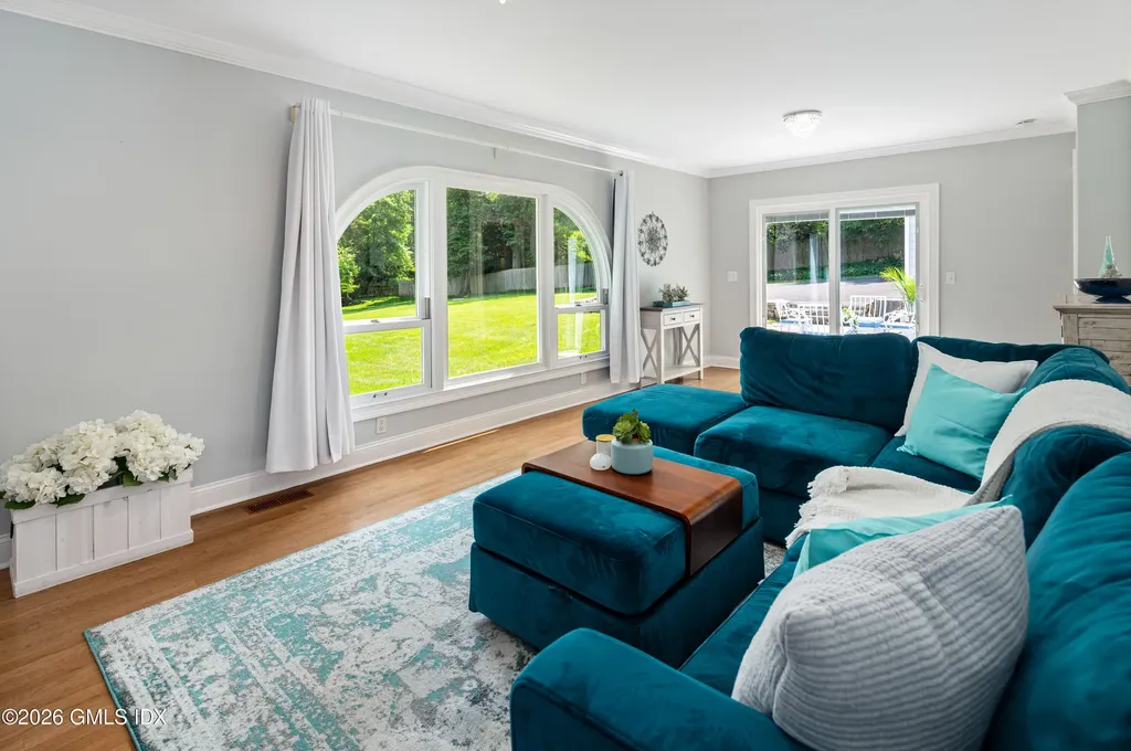 76 Comstock Hill Road New Canaan CT 06840