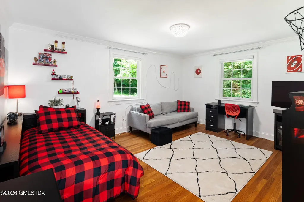 76 Comstock Hill Road New Canaan CT 06840