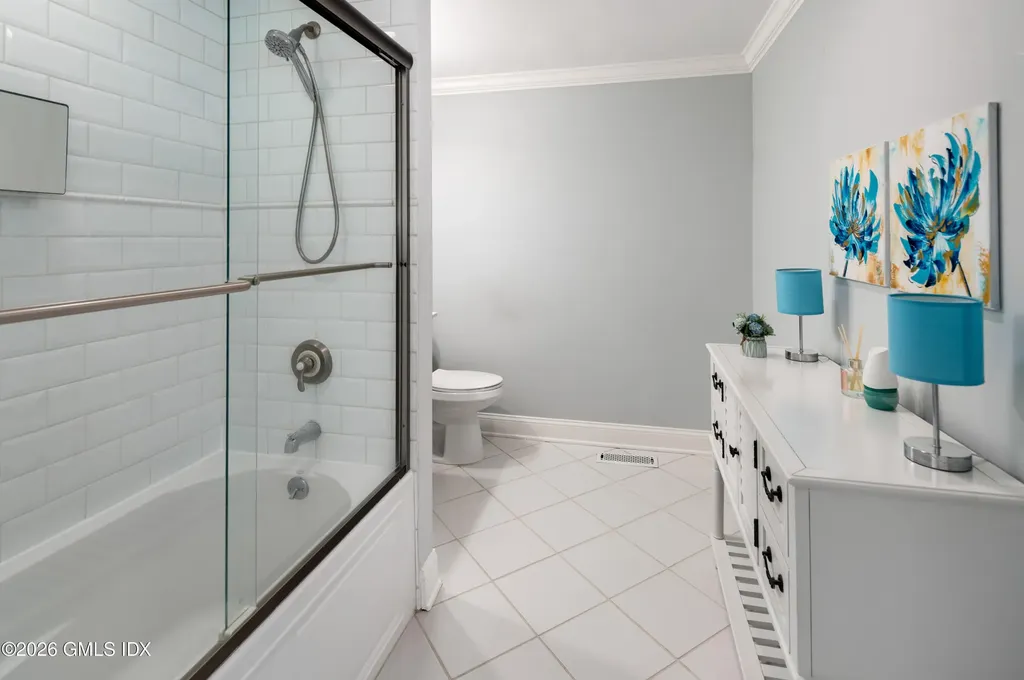 76 Comstock Hill Road New Canaan CT 06840