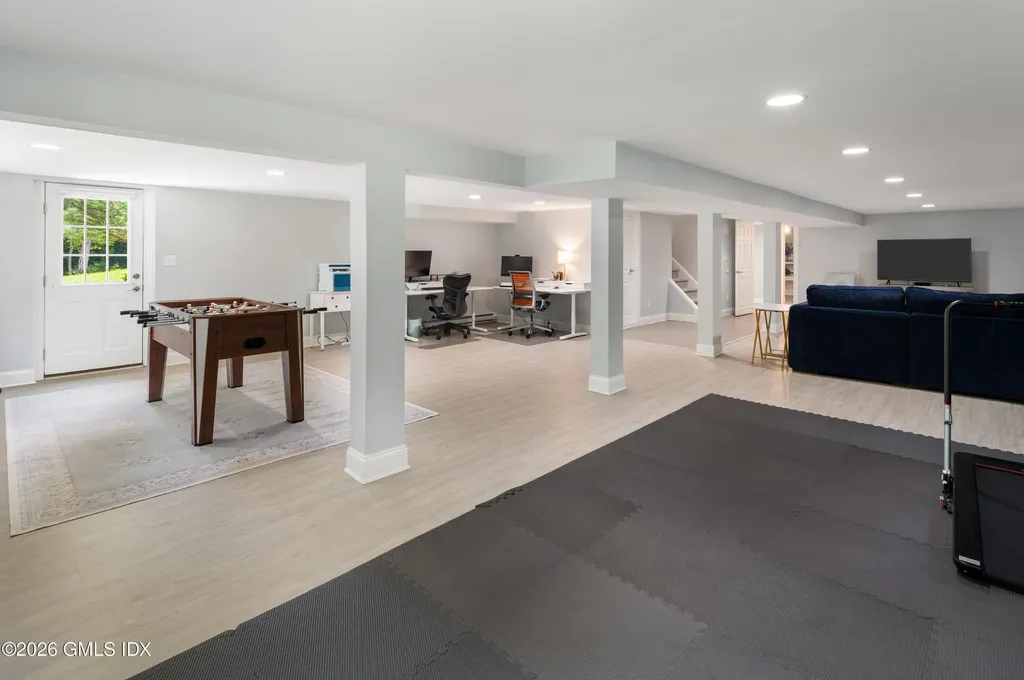 76 Comstock Hill Road New Canaan CT 06840