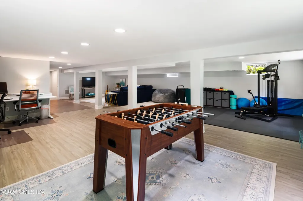 76 Comstock Hill Road New Canaan CT 06840