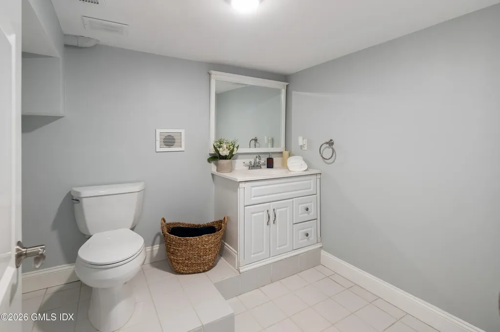 76 Comstock Hill Road New Canaan CT 06840