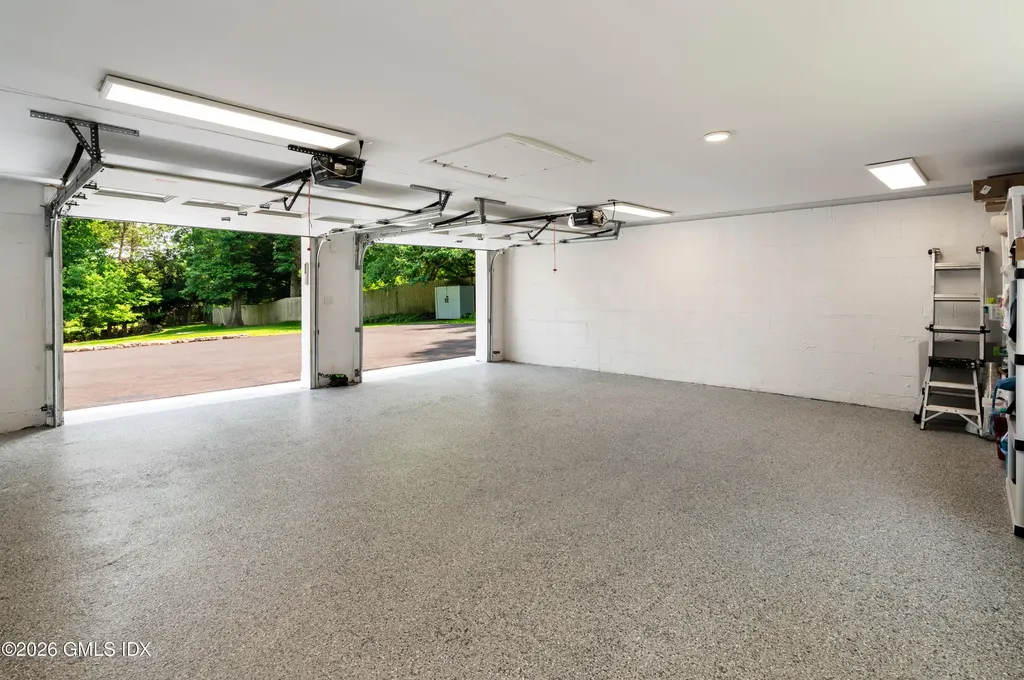 76 Comstock Hill Road New Canaan CT 06840