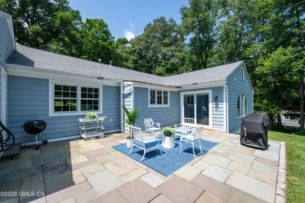 76 Comstock Hill Road New Canaan CT 06840