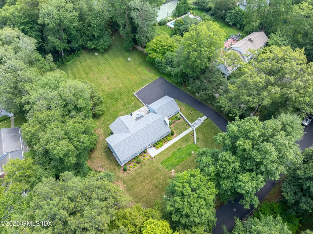 76 Comstock Hill Road New Canaan CT 06840