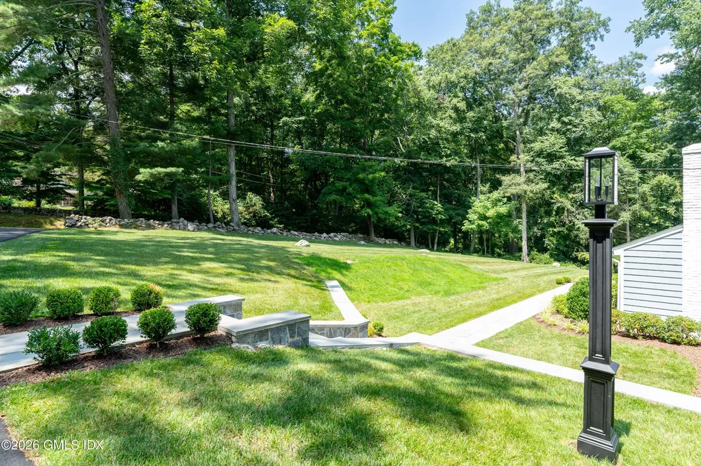 76 Comstock Hill Road New Canaan CT 06840