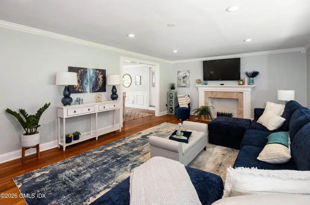76 Comstock Hill Road New Canaan CT 06840