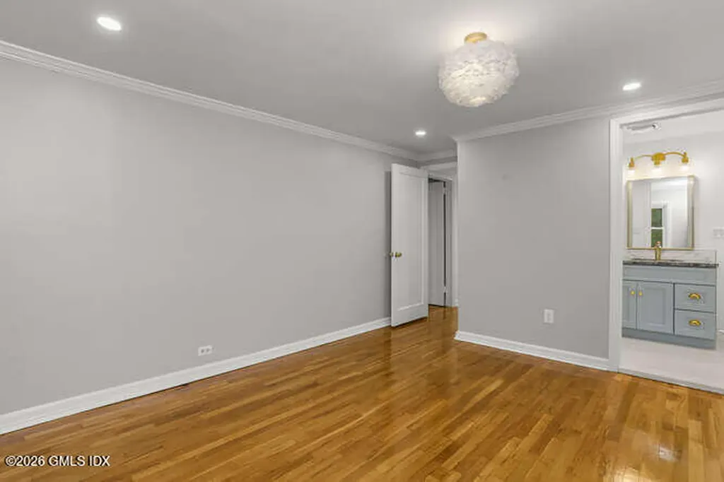10 Macarthur Drive Old Greenwich CT 06870
