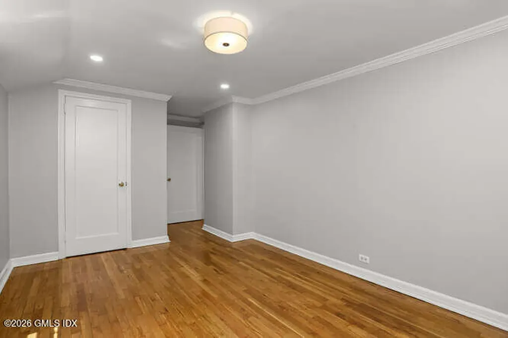 10 Macarthur Drive Old Greenwich CT 06870