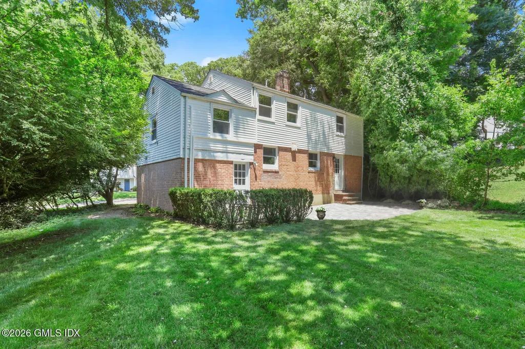 10 Macarthur Drive Old Greenwich CT 06870